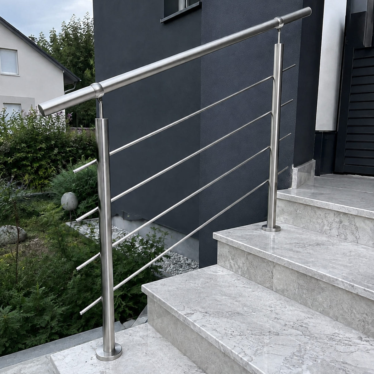 Treppengeländer aus Edelstahl aufgesetzt mit 4 Querstreben